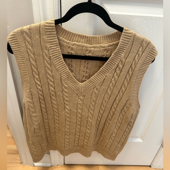 Beige/caramel sleeveless one size fits all jumper. - Picture 1 of 3